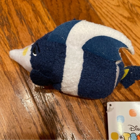 Disney Parks GILL Tsum Tsum Plush - Finding Nemo 2 Collection - Mini - 3 1/2'' - Picture 2 of 5